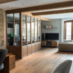 La Verrière en Bois : Sublimez Votre Intérieur avec Charme et Lumière verriere bois (4)