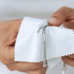 Nettoyer vos bijoux en argent : Le guide complet pour un entretien efficace nettoyer bijoux argent