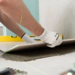 Coller du carrelage sur du carrelage : le guide pour ne pas tout rater