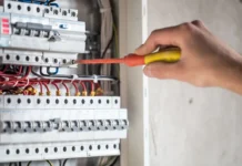 Devis électricité maison ancienne : pourquoi le même chantier passe de 6 000 à 18 000 €