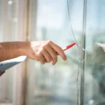 Remplacer une vitre de double vitrage : à quel prix s’attendre vraiment en 2026