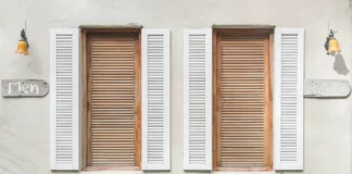 Le vrai prix des volets persiennes en bois : ce que les catalogues ne disent pas